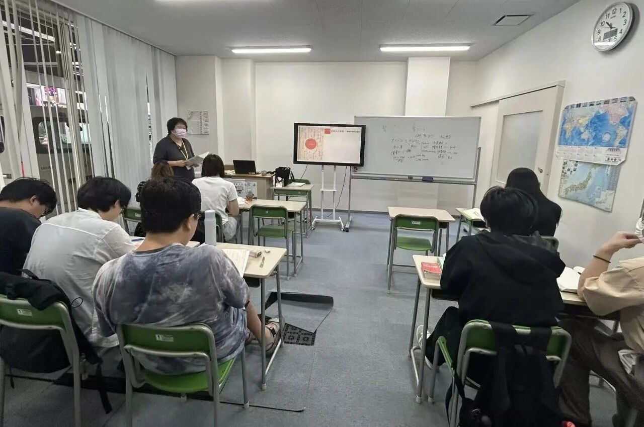 ���չ���